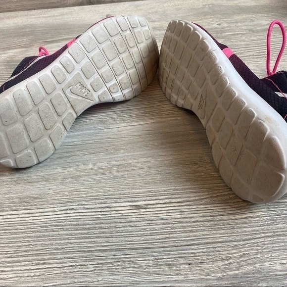 Nike Roshe Run flight weight Y6 or woman’s 7.5 ombré pink to black running shoe - Picture 10 of 13
